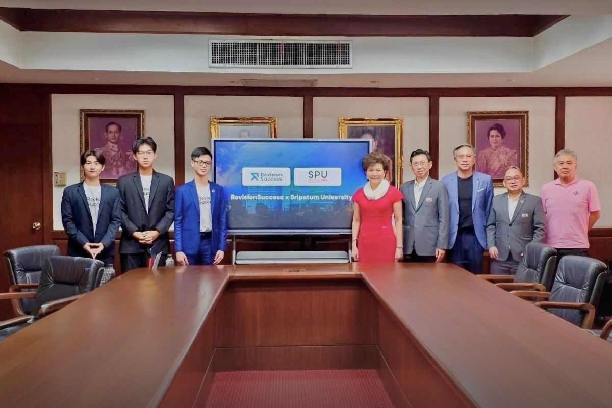 From left to right: Chotiwith Chotiheerunyasakaya, Co-Founder & Head of TuaTueng; Phuwadit Sutthaporn, Co-Founder & COO of RevisionSuccess; Phonlawat Sirajindapirom, Co-Founder & CEO of RevisionSuccess; Dr. Rutchaneeporn Pookayaporn Phukkamarn, President of Sripatum University; Asst. Prof. Dr. Wirat Lertpaitoonpan, Vice President of Sripatum University; Asst. Prof. Dr. Chonlathis Eiamworawutthikul, Vice President of Sripatum University; Dr. Vorasuang Duangchinda, Director of the Office of Online Education, Sripatum University; and Dr. Suphol of Sripatum University