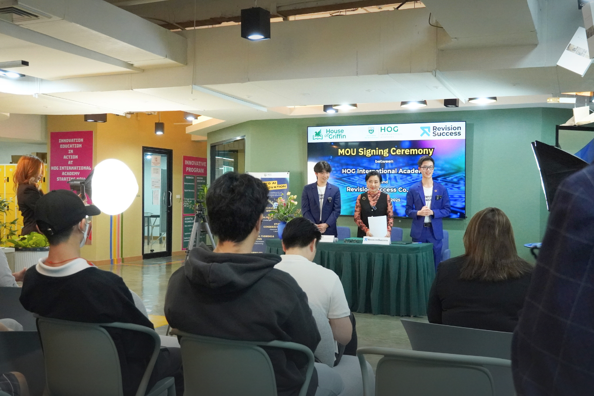 Phuwadit Sutthaporn, Santivipa Phanichkul, and Phonlawat Sirajindapirom in discussion during the MOU signing ceremony