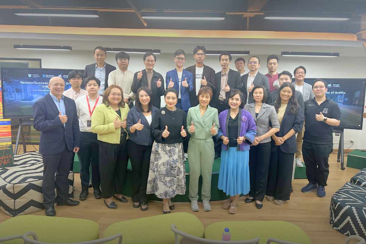 Group photo of speakers and attendees at the Future of Education with AI-Driven Classes workshop, HOG International Academy
