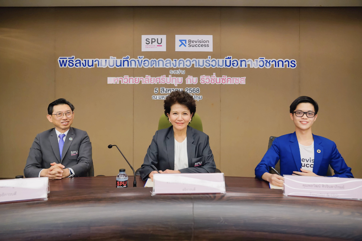 From left to right: Asst. Prof. Dr. Wirat Lertpaitoonpan, Vice President of Sripatum University; Dr. Rutchaneeporn Pookayaporn Phukkamarn, President of Sripatum University; and Phonlawat Sirajindapirom, Co-Founder & CEO of RevisionSuccess