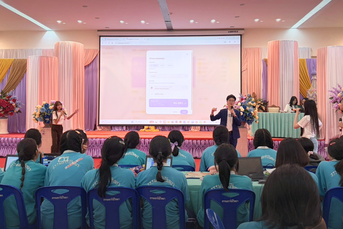 The TGAT walkthrough session, with the team demonstrating TuaTueng's goal setting feature live on stage
