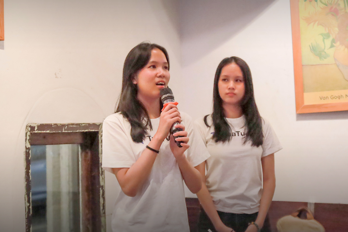 Suthra Kijrugkul, co-head of the Strategy team, returns the thanks to the interns